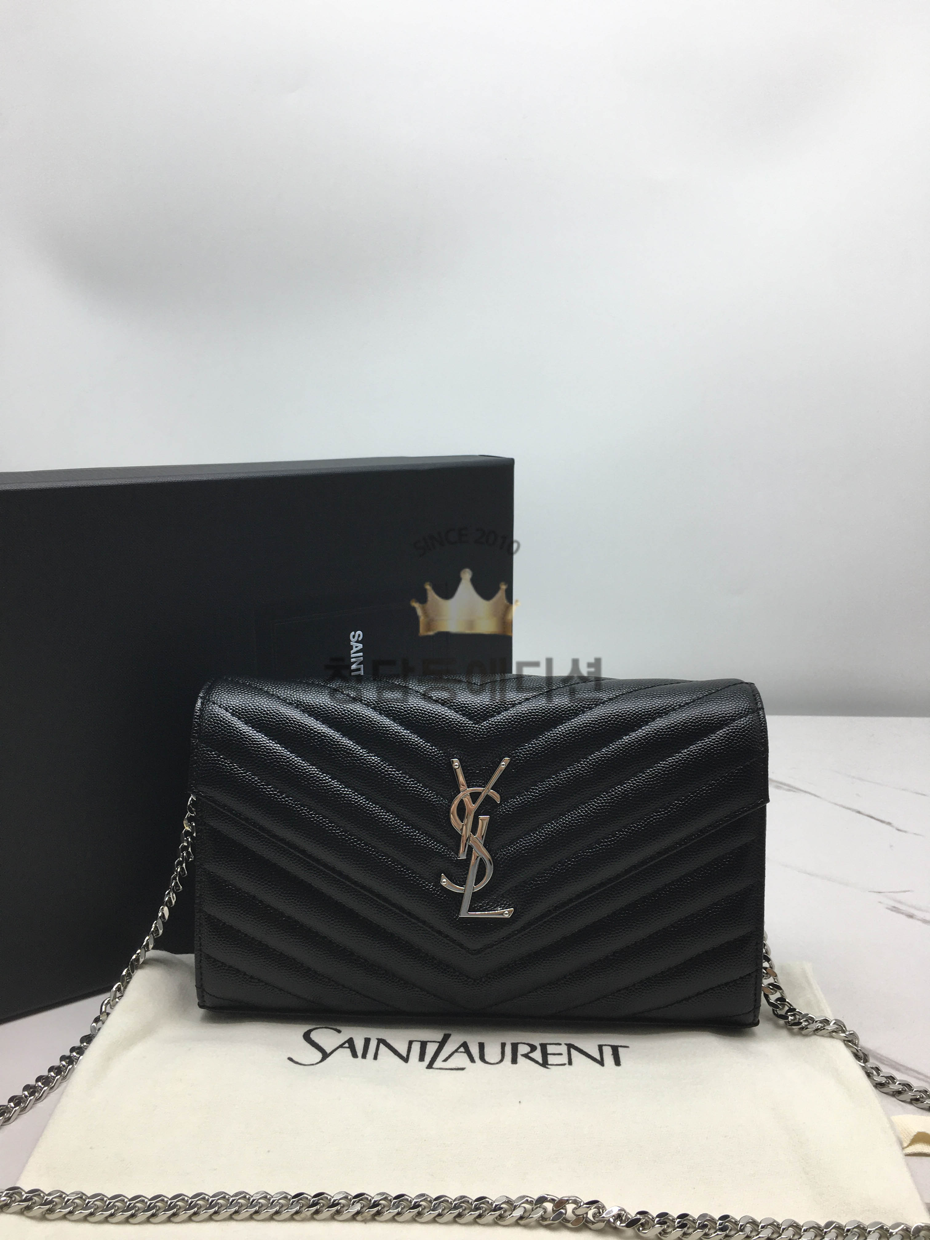 입생로랑 모노그램 체인숄더백 (ZP가죽 동일)