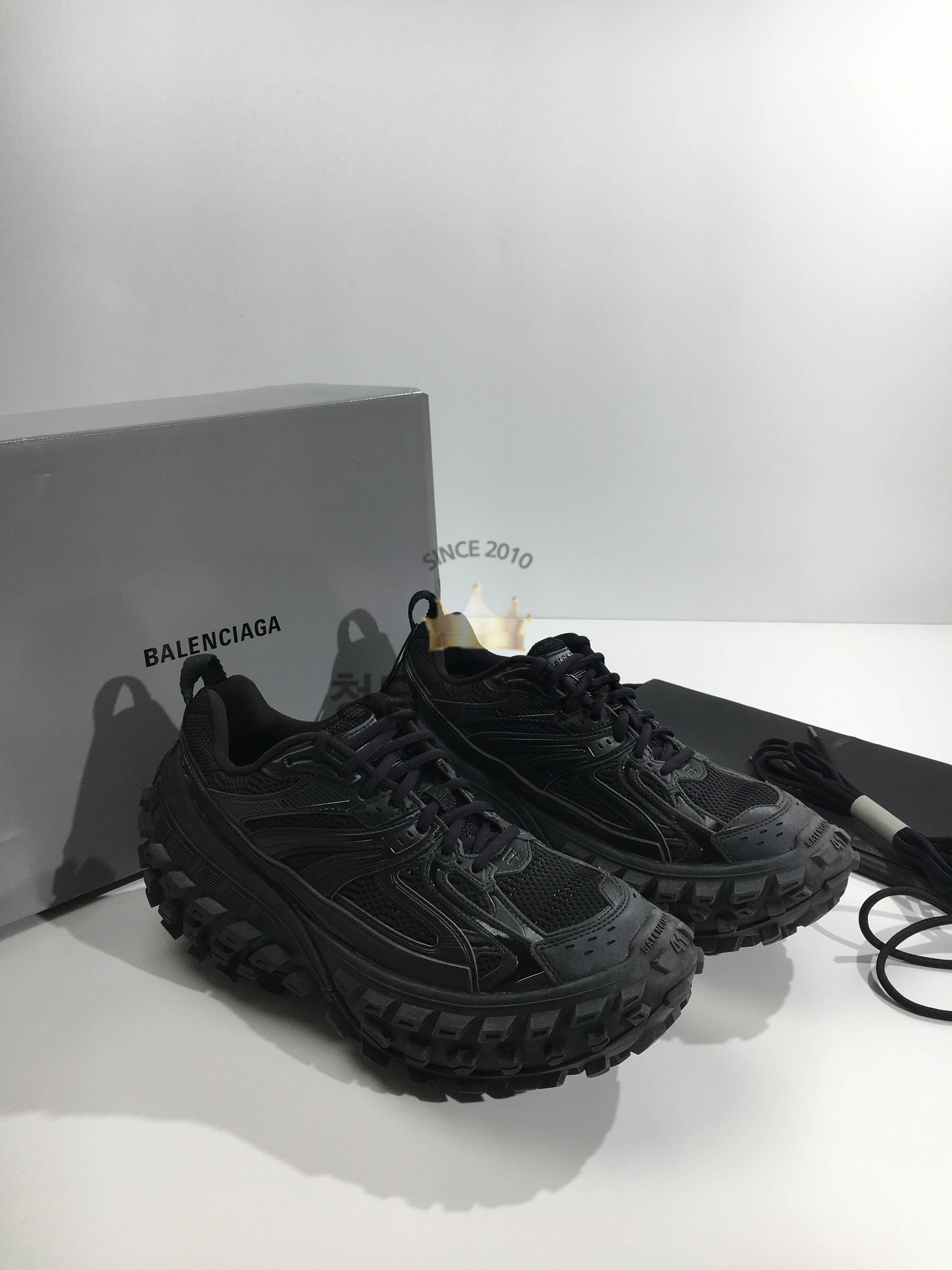 발렌시아가 디펜더 (남녀공용)