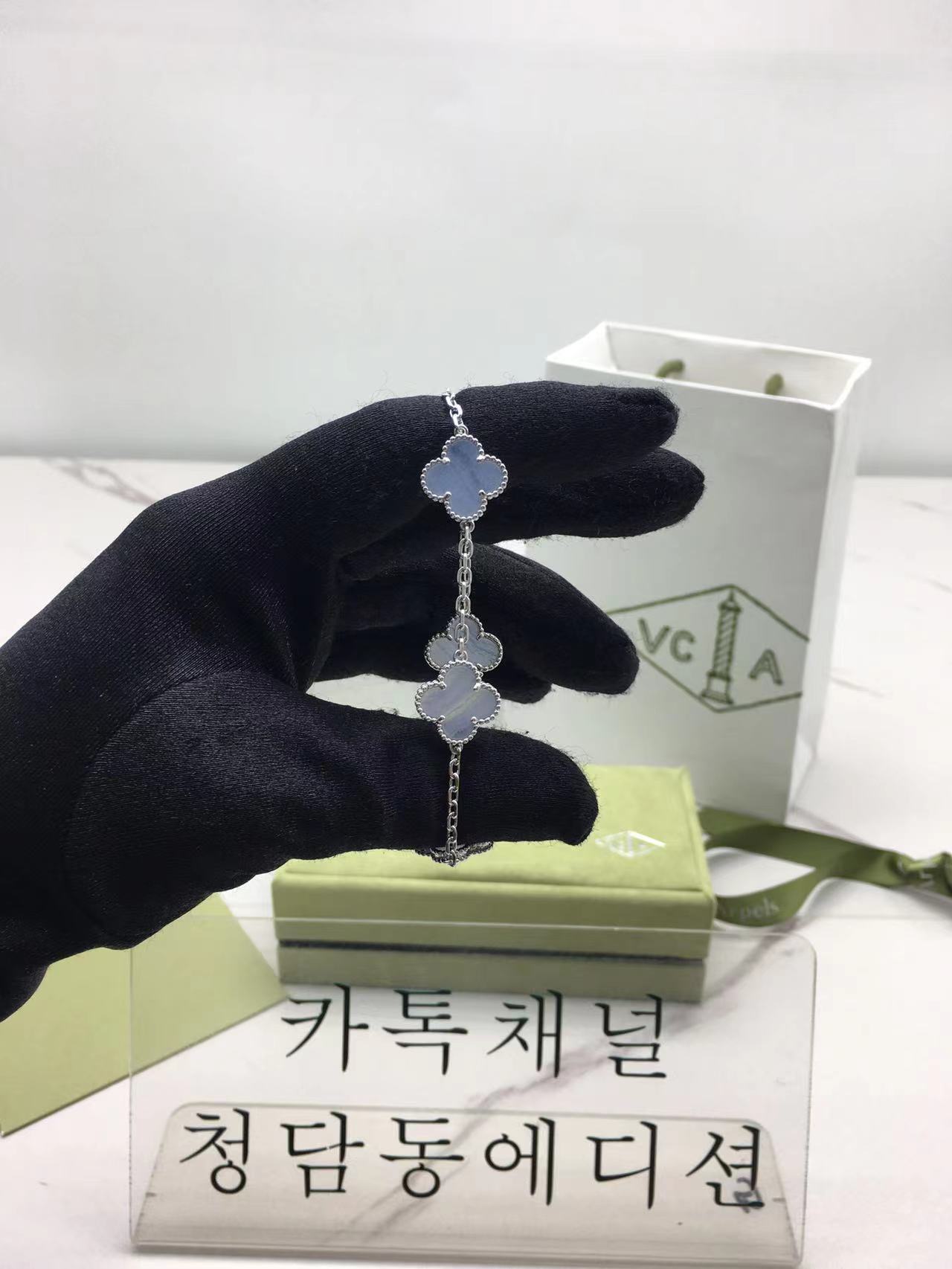 반클리프 알함브라 팔찌 (V-gold소재)