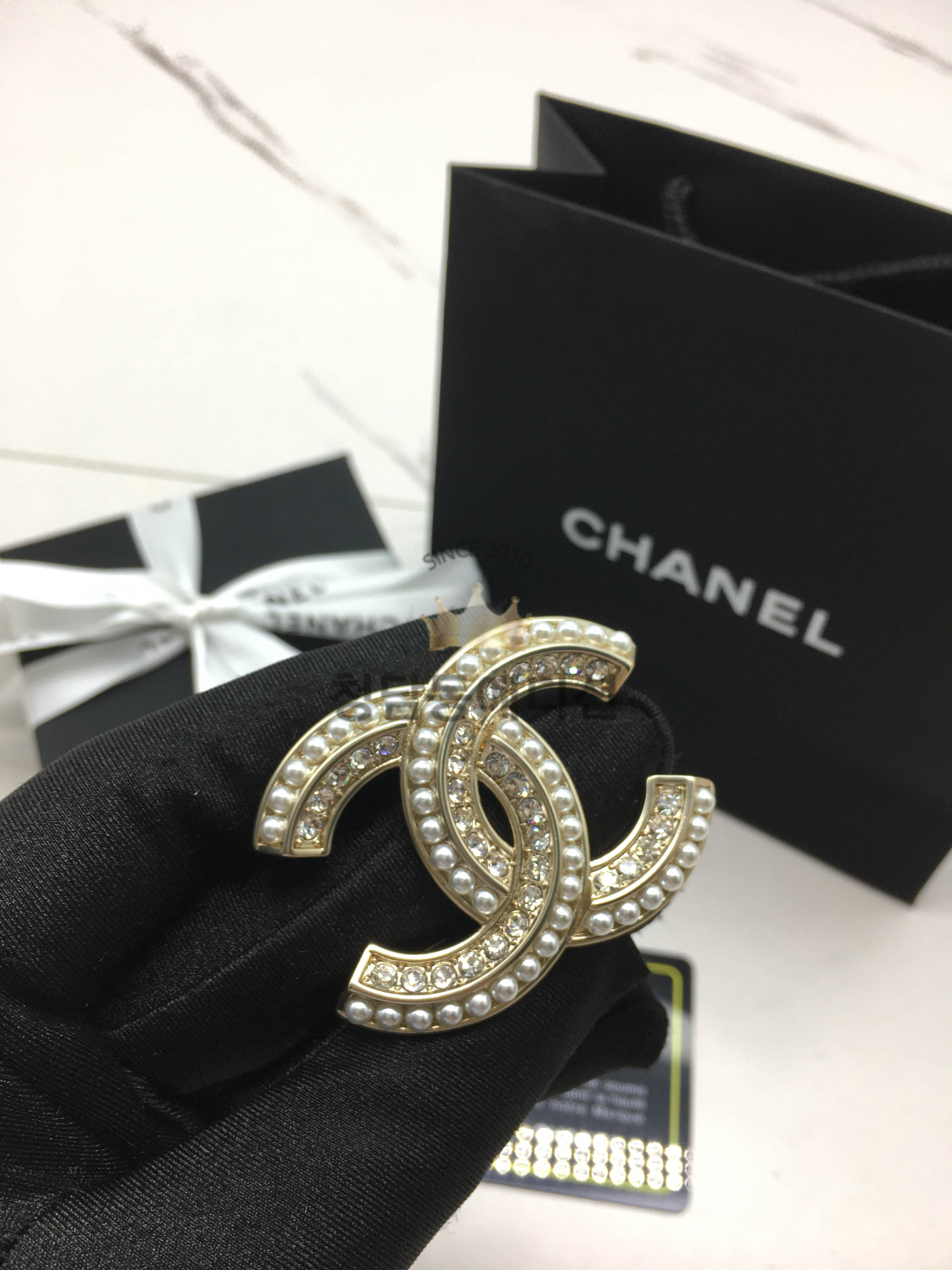 샤넬 진주 브로치