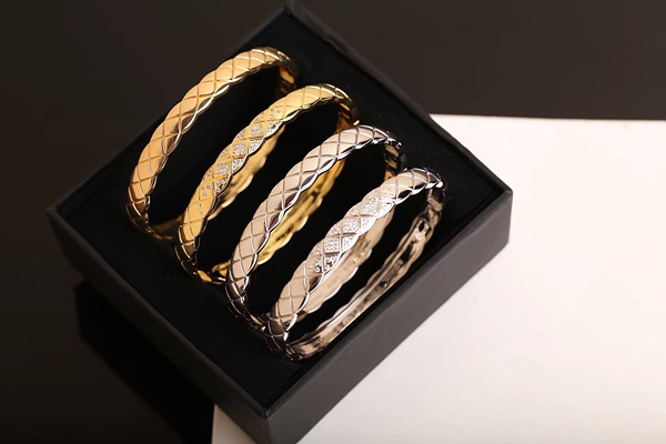 샤넬 코코 크러쉬 팔찌 17CM (컬러 옐로우골드, 화이트골드)