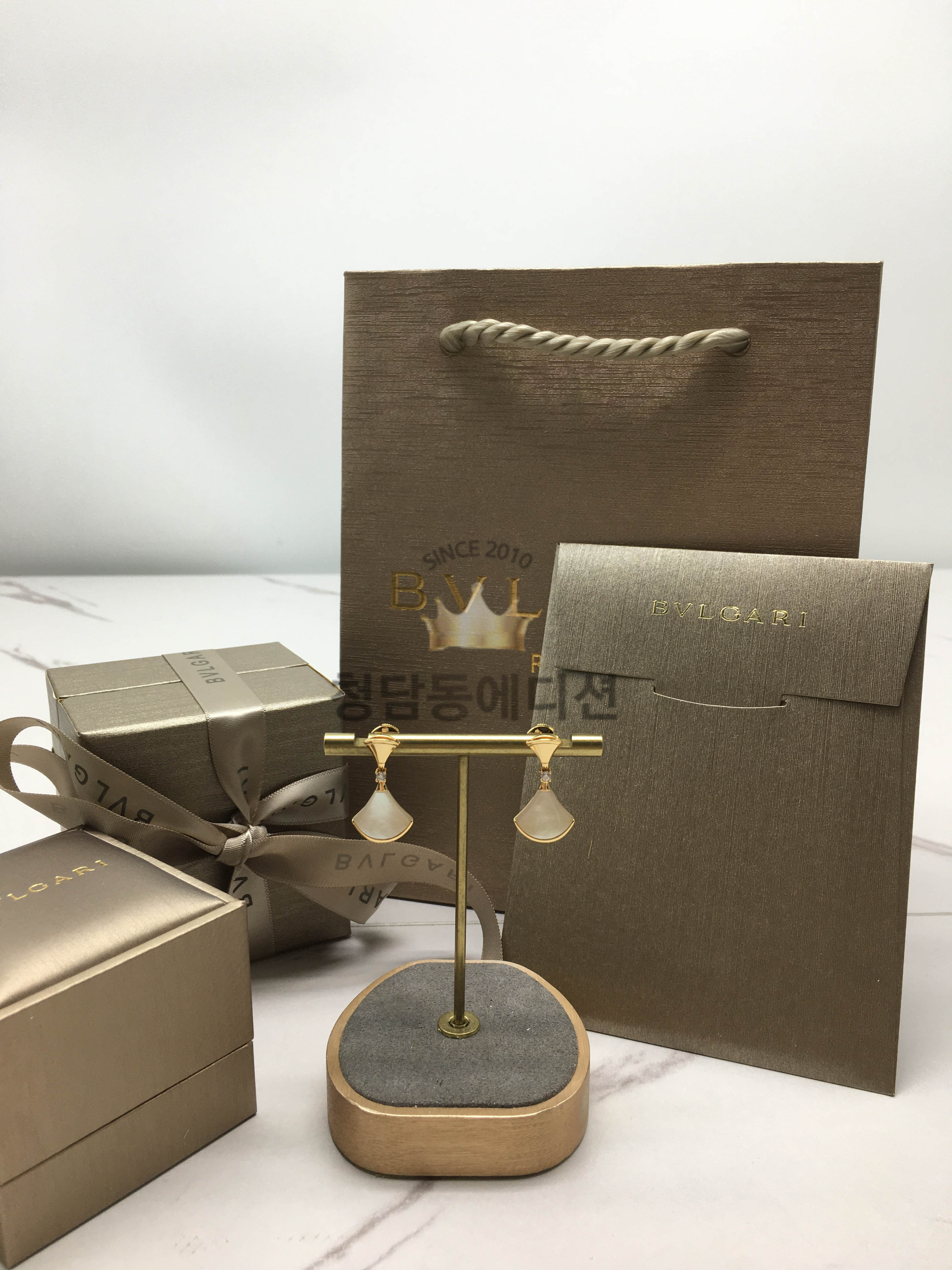 불가리 디바스 드림 이어링 귀걸이 (컬러 로즈골드)