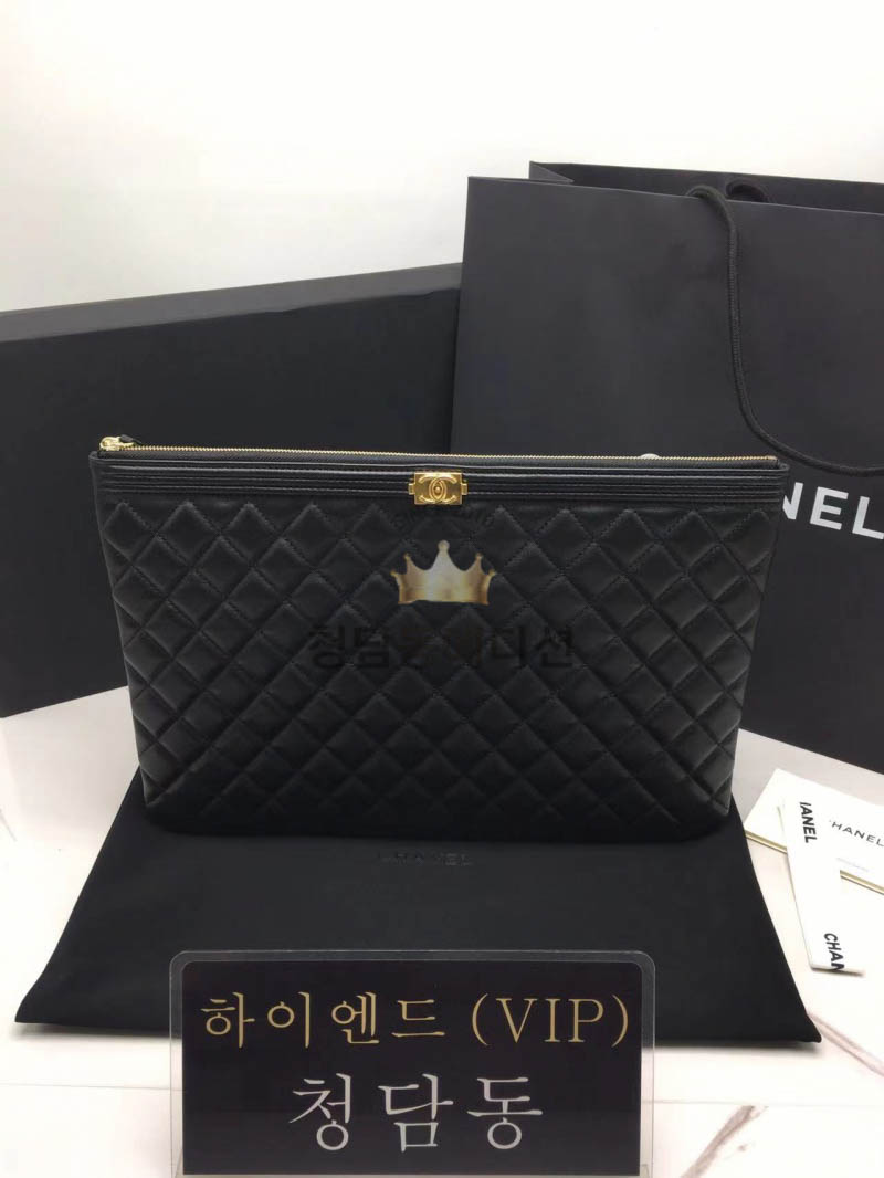 샤넬 보이 램스킨 클러치 33cm (하이엔드급)