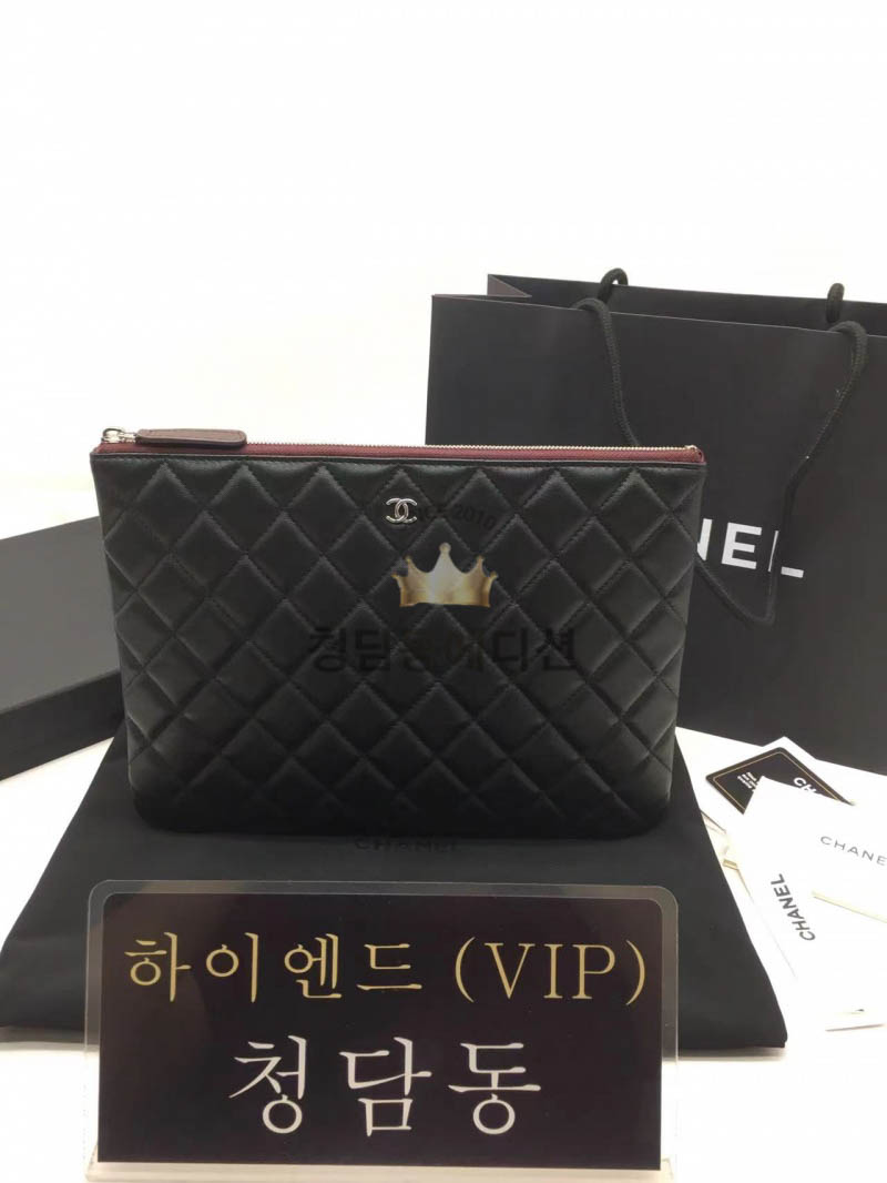 샤넬 클래식 램스킨 클러치 28cm 은장 (하이엔드급)