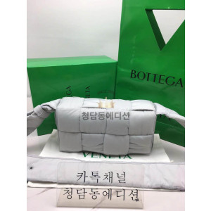 보테가베네타 패딩 테크 카세트백 (하이엔드급)