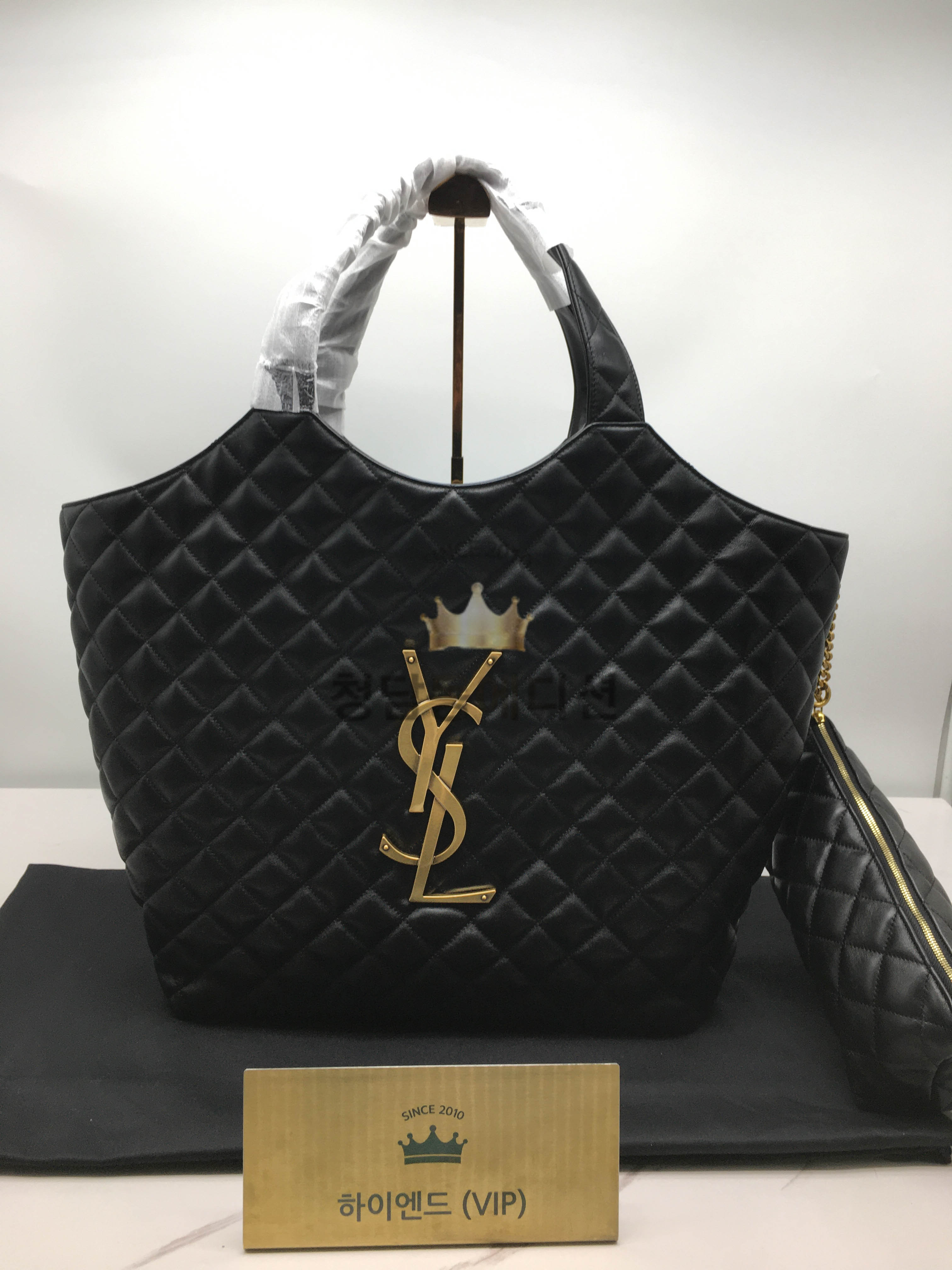 생로랑 아이케어 퀄티드 램스킨 맥시 쇼퍼백 / 클러치 포함 (하이엔드급) (upgrade ver.)