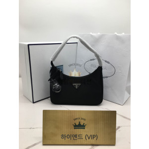 프라다 리에디션 나일론 호보백 (하이엔드급)