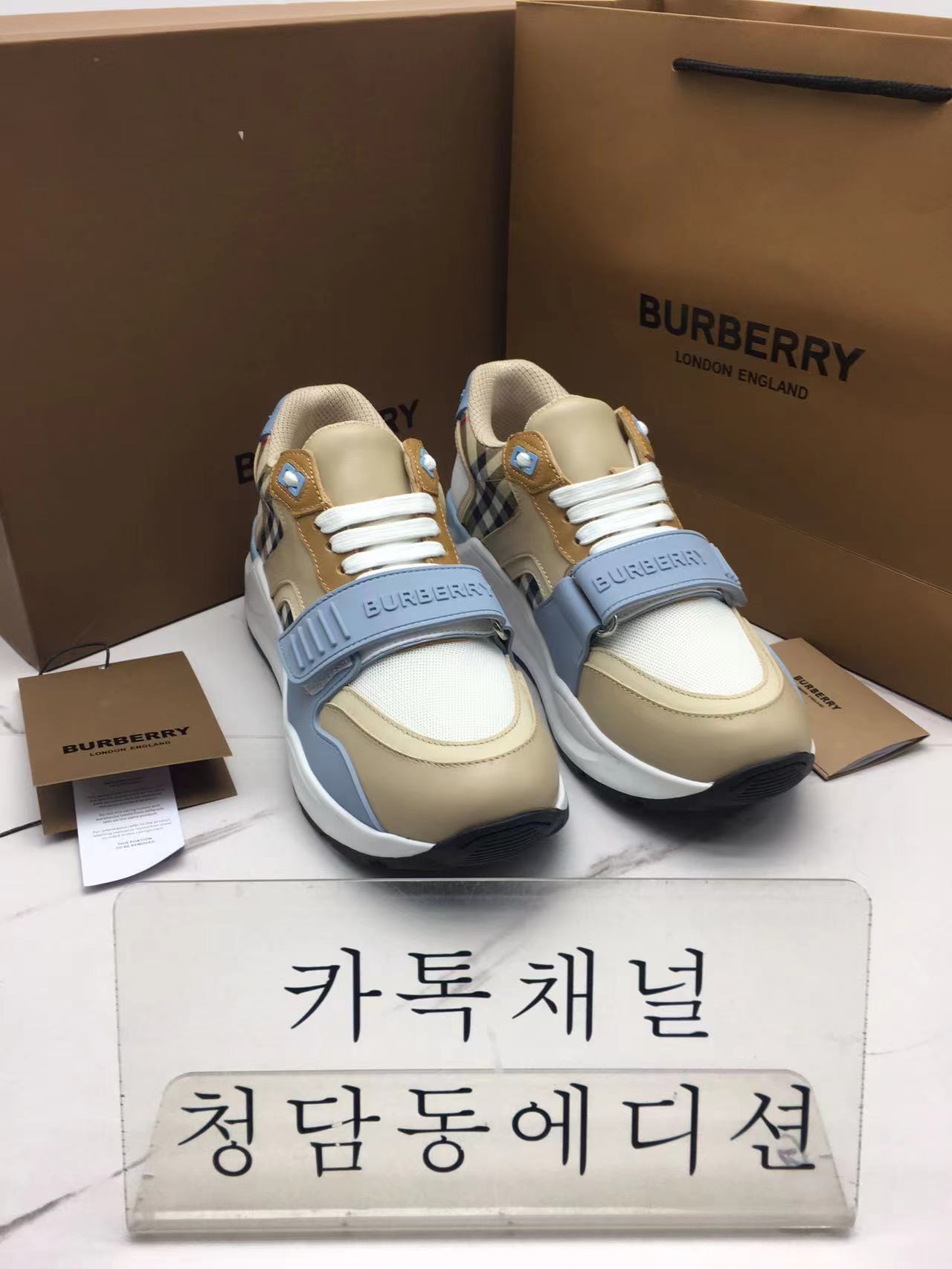 버버리 여성 스니커즈