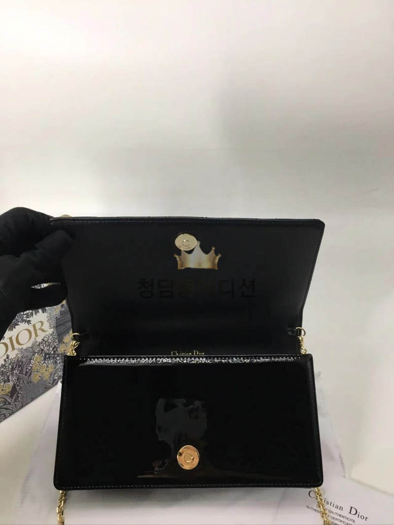 디올 까나쥬 페이던트 체인 지갑 (스트랩 골드)