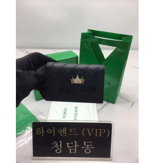 보테가베네타 인트레치아토 플랩 카드케이스 (블랙/블루)