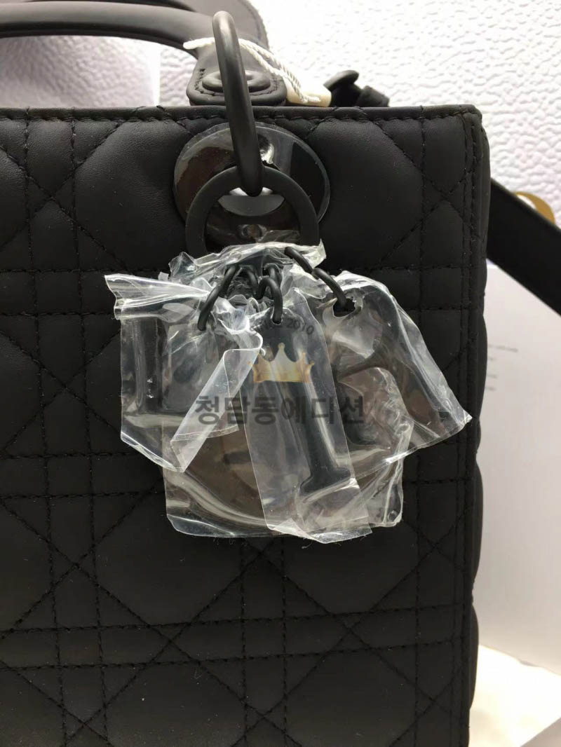 디올 울트라 매트 레이디백 미디움