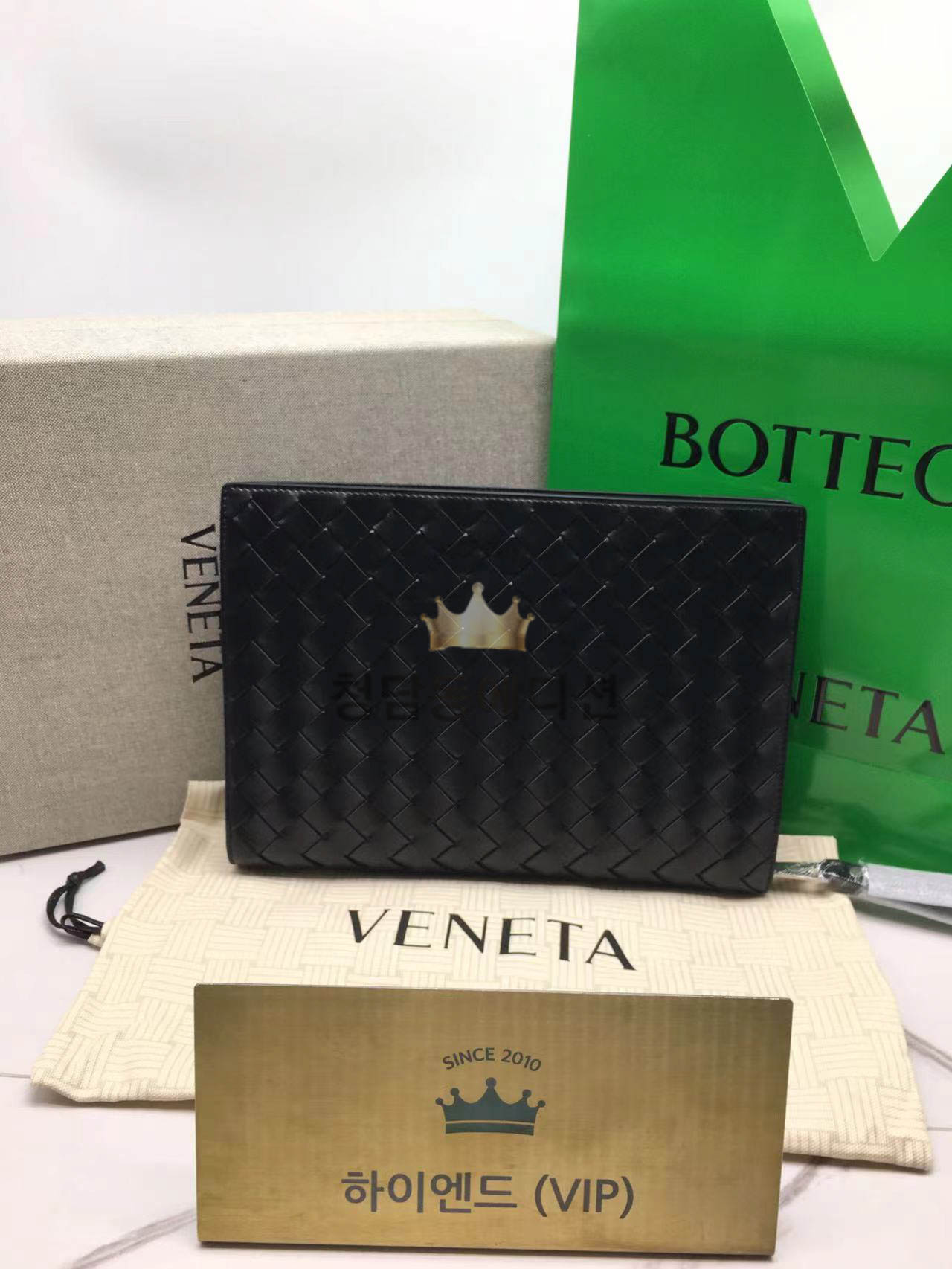 보테가베네타 클래식 인트레치아토 클러치백 693675