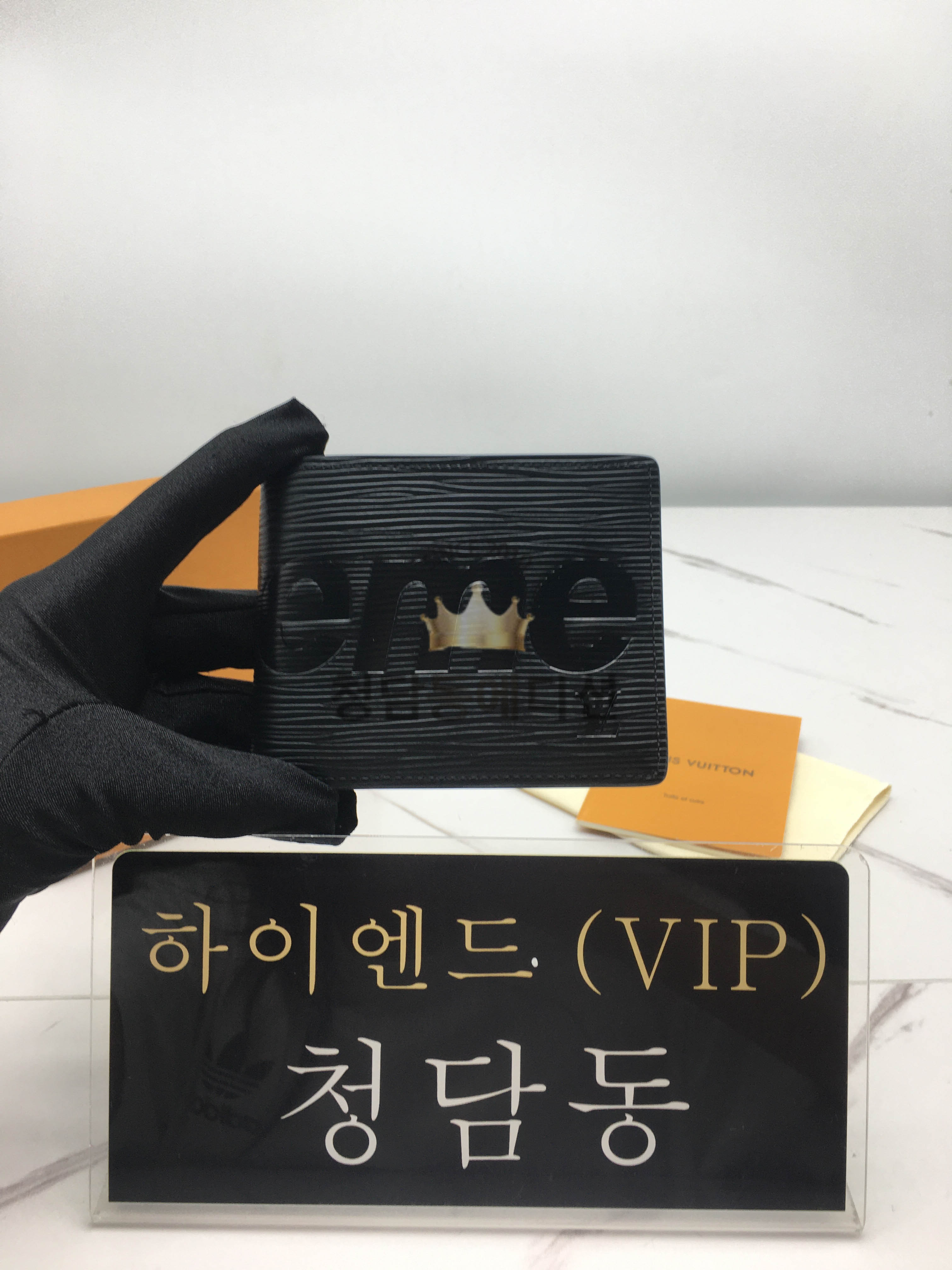 루이비통 X 슈프림 콜라보 반지갑