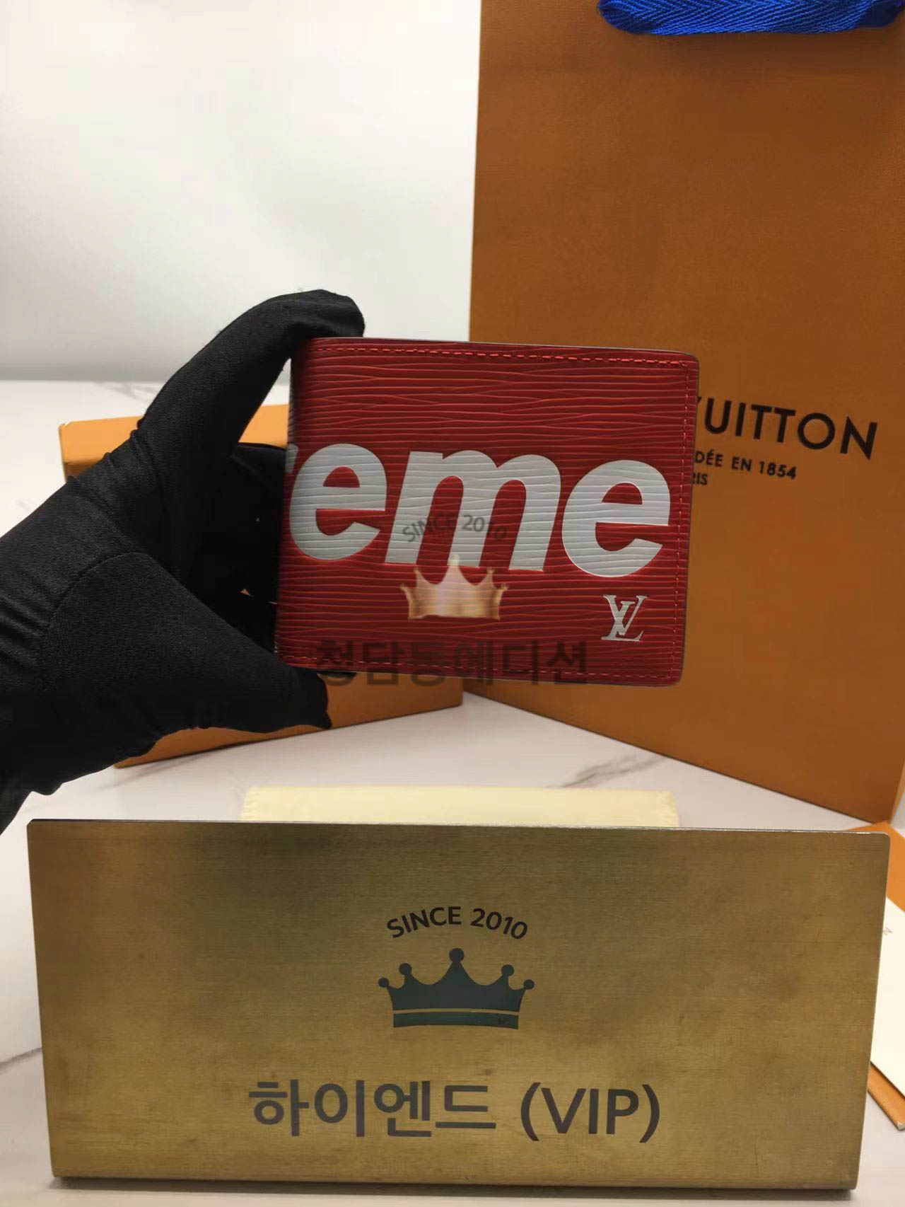 루이비통 X 슈프림 콜라보 반지갑