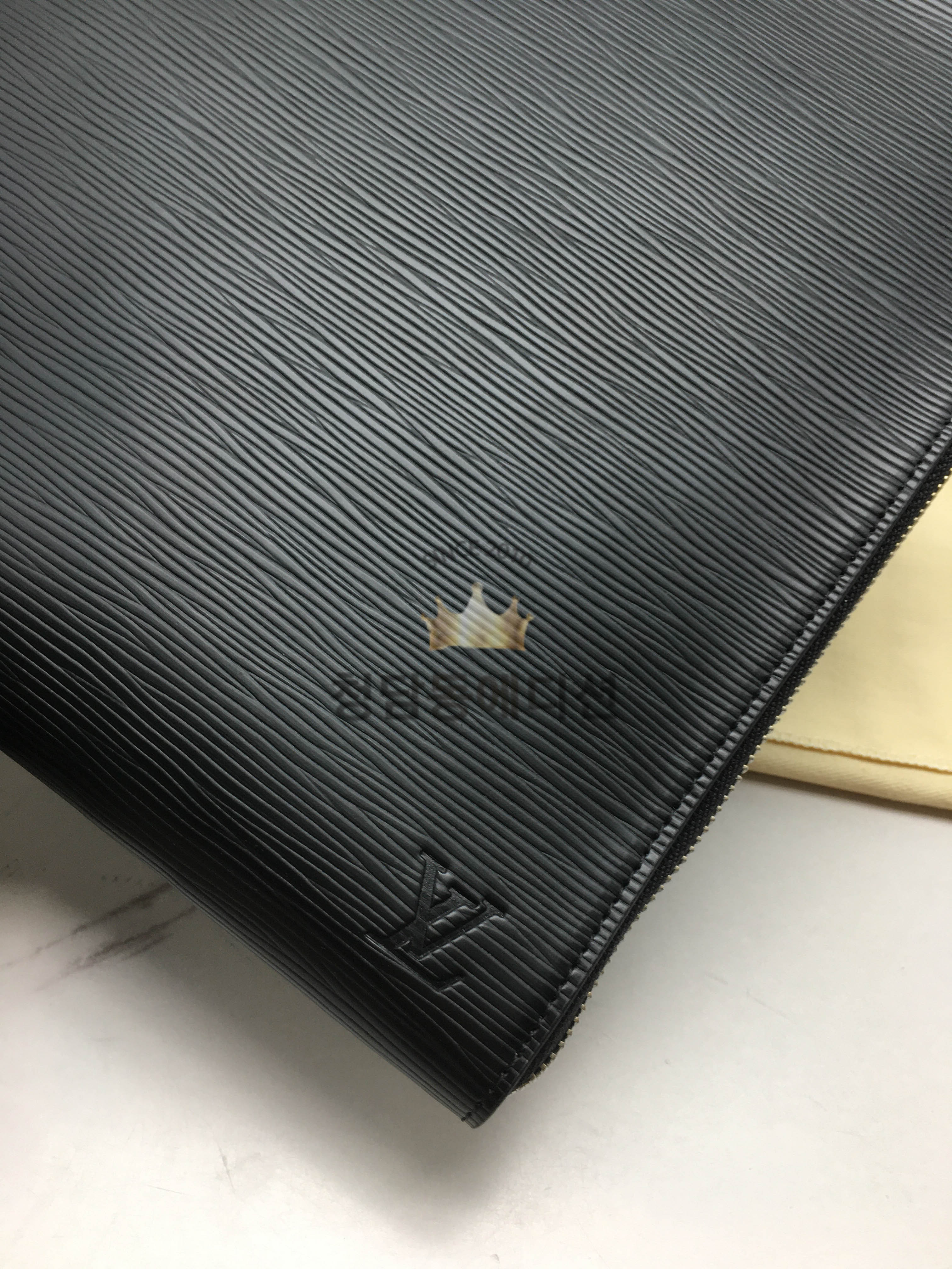 루이비통 포쉐트 주르 GM 클러치 M64153 에삐 레더 (하이엔드급)