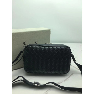 보테가베네타 클래식 인트레치아토 크로스백