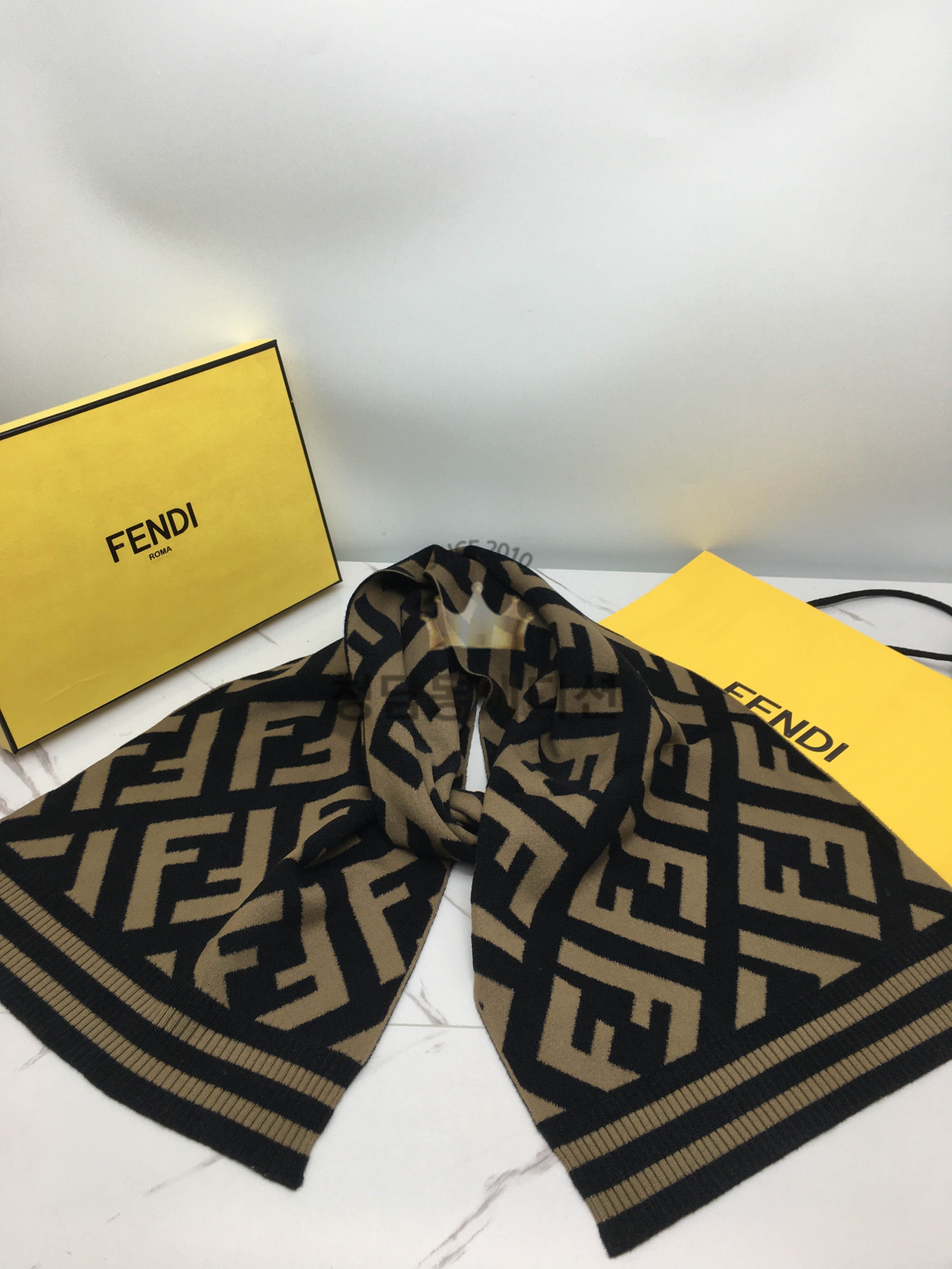 펜디 주카 머플러