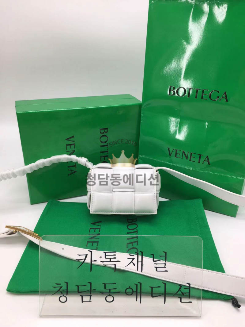 보테가베네타 캔디 패딩 미니 카세트백 (하이엔드급)