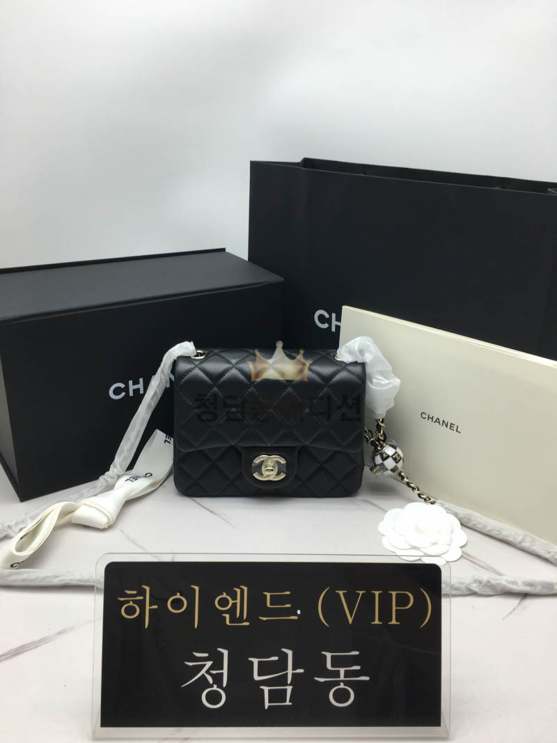샤넬 23C 체크볼 플랩백