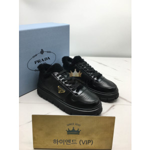 프라다 prd 양털 스니커즈