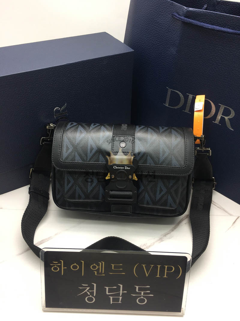 디올 CD 다이아몬드 캔버스 HIT THE ROAD 크로스백