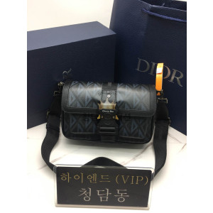 디올 CD 다이아몬드 캔버스 HIT THE ROAD 크로스백