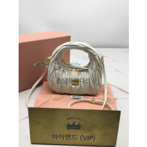 미우미우 MIU MIU 완더 마테라쎄 호보백 미니