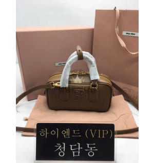 미우미우 MIU MIU 소프티 패디드 아르카디