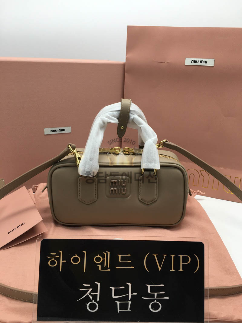 미우미우 MIU MIU 소프티 패디드 아르카디