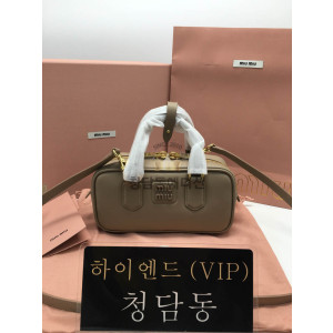 미우미우 MIU MIU 소프티 패디드 아르카디