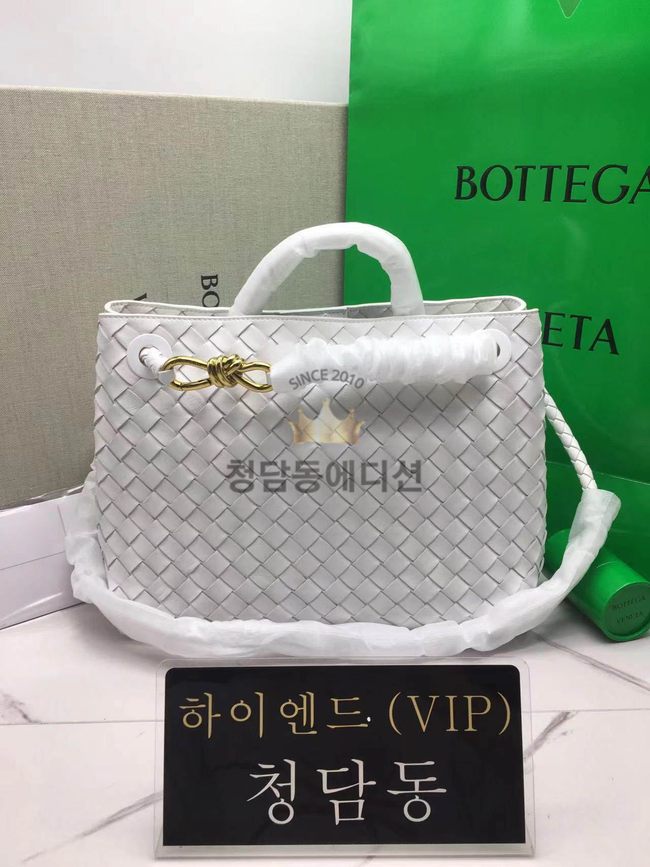 보테가베네타 24ss 안디아모 미디움 743572 (컬러 씨 솔트)