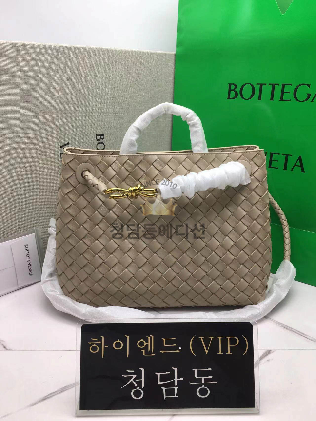 보테가베네타 24ss 안디아모 미디움 743572 (컬러 에크루)
