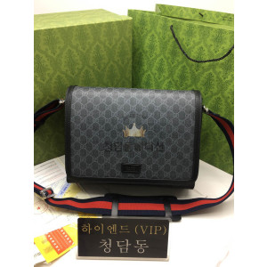 구찌 GG 수프림 메신저 474138