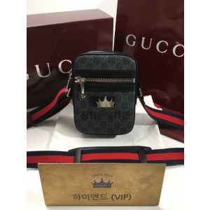 구찌 GG 수프림 메신저백 598103