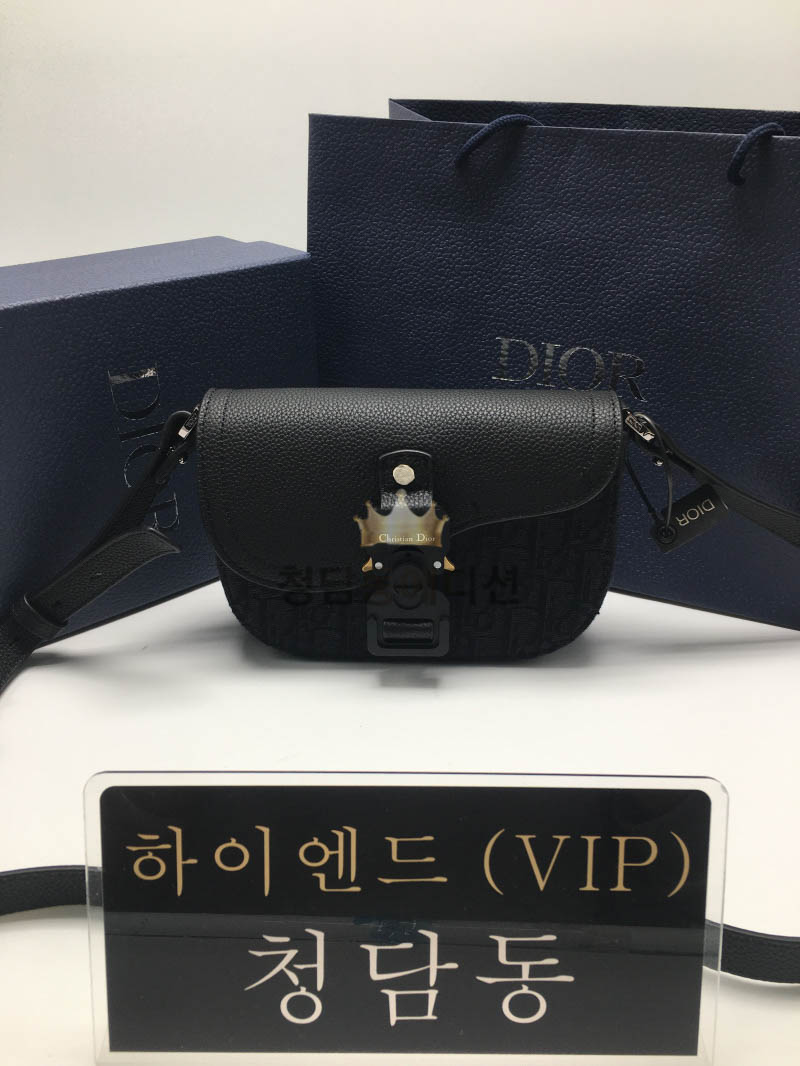 디올 남자 스트랩이 달린 안장 파우치 2ADCA435YKS_H03E