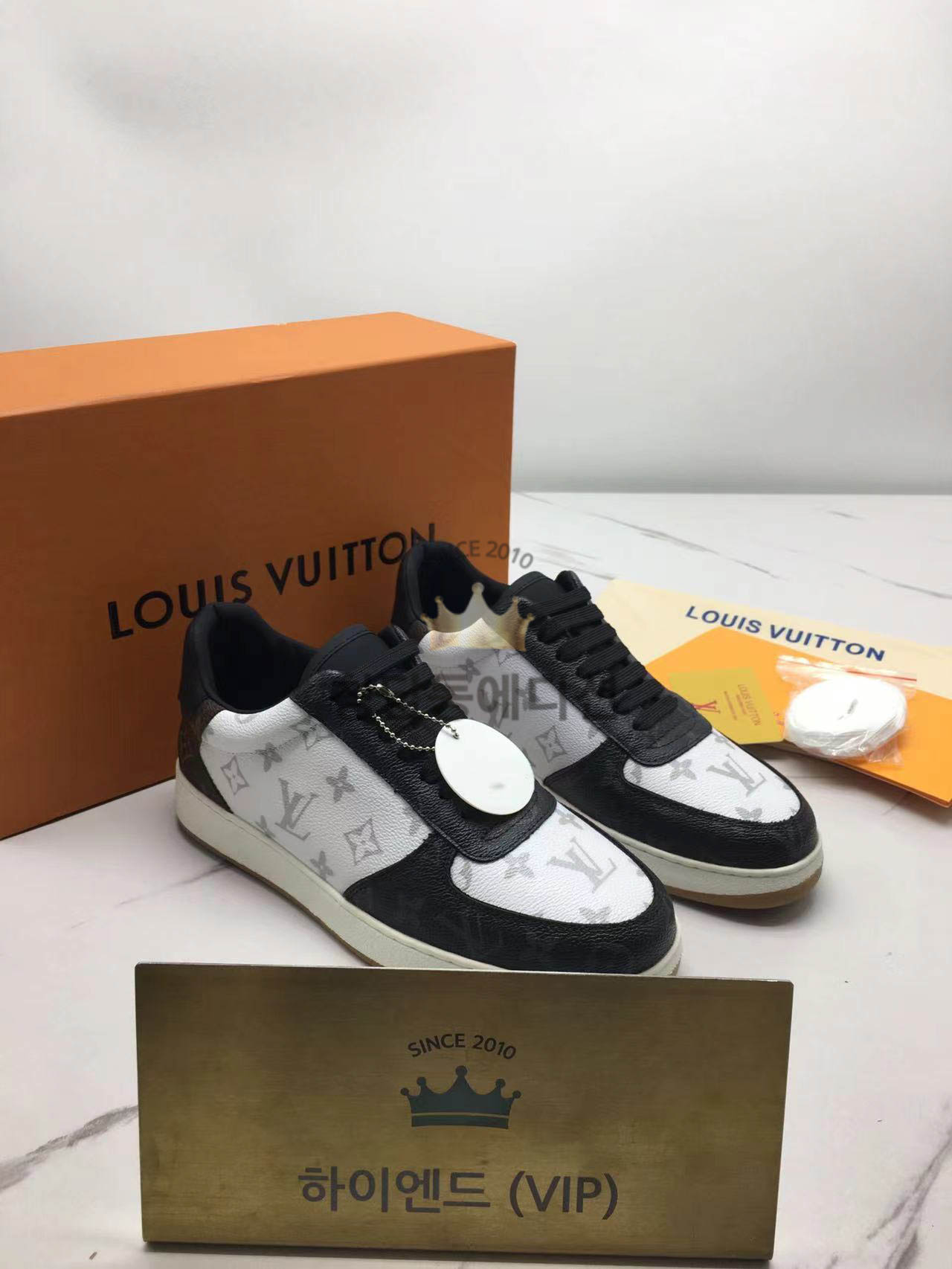 루이비통 운동화 스니커즈 리볼리 1A8WG8 (남녀공용)