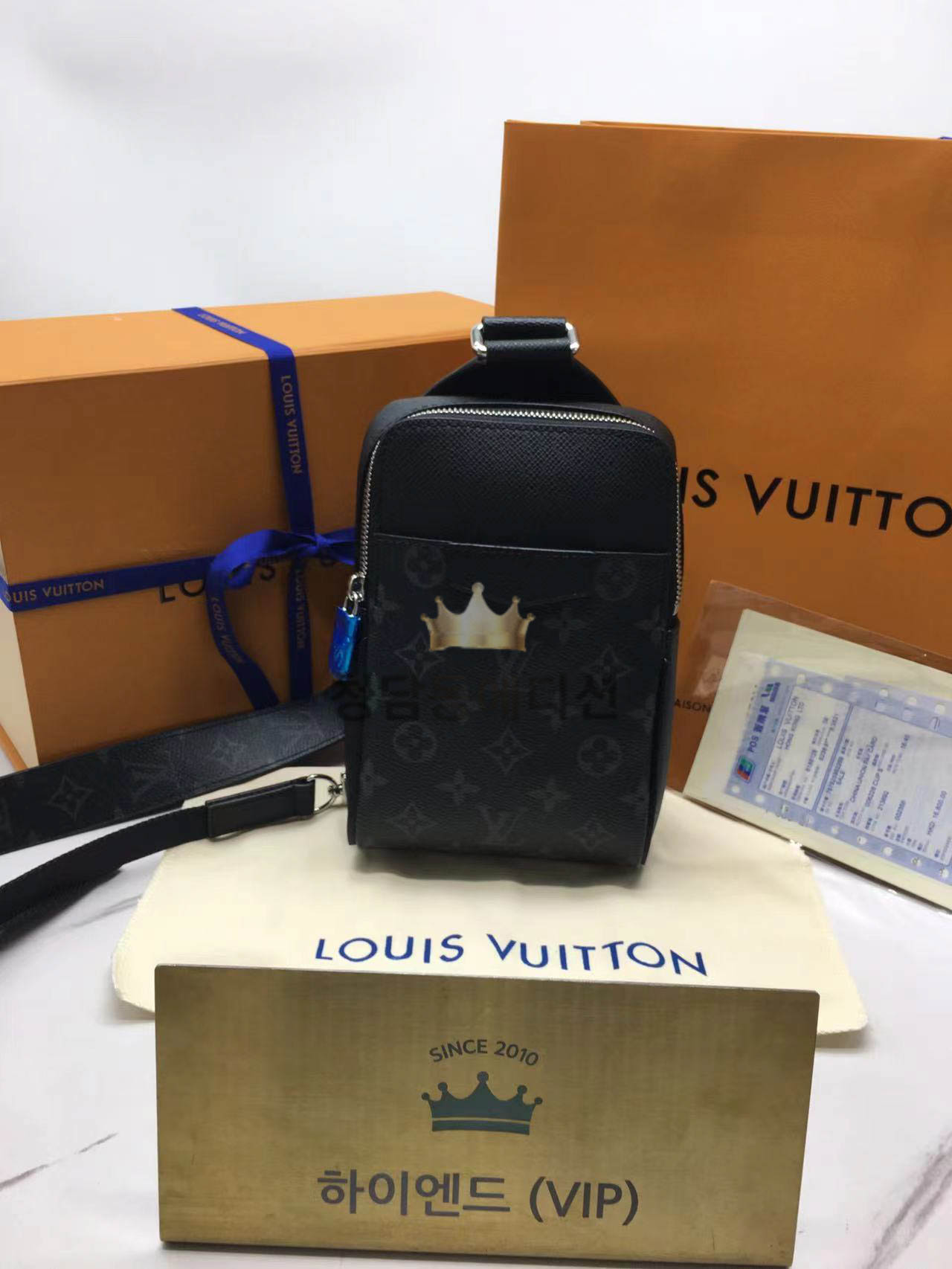 루이비통 아웃도어 슬링백 M30741