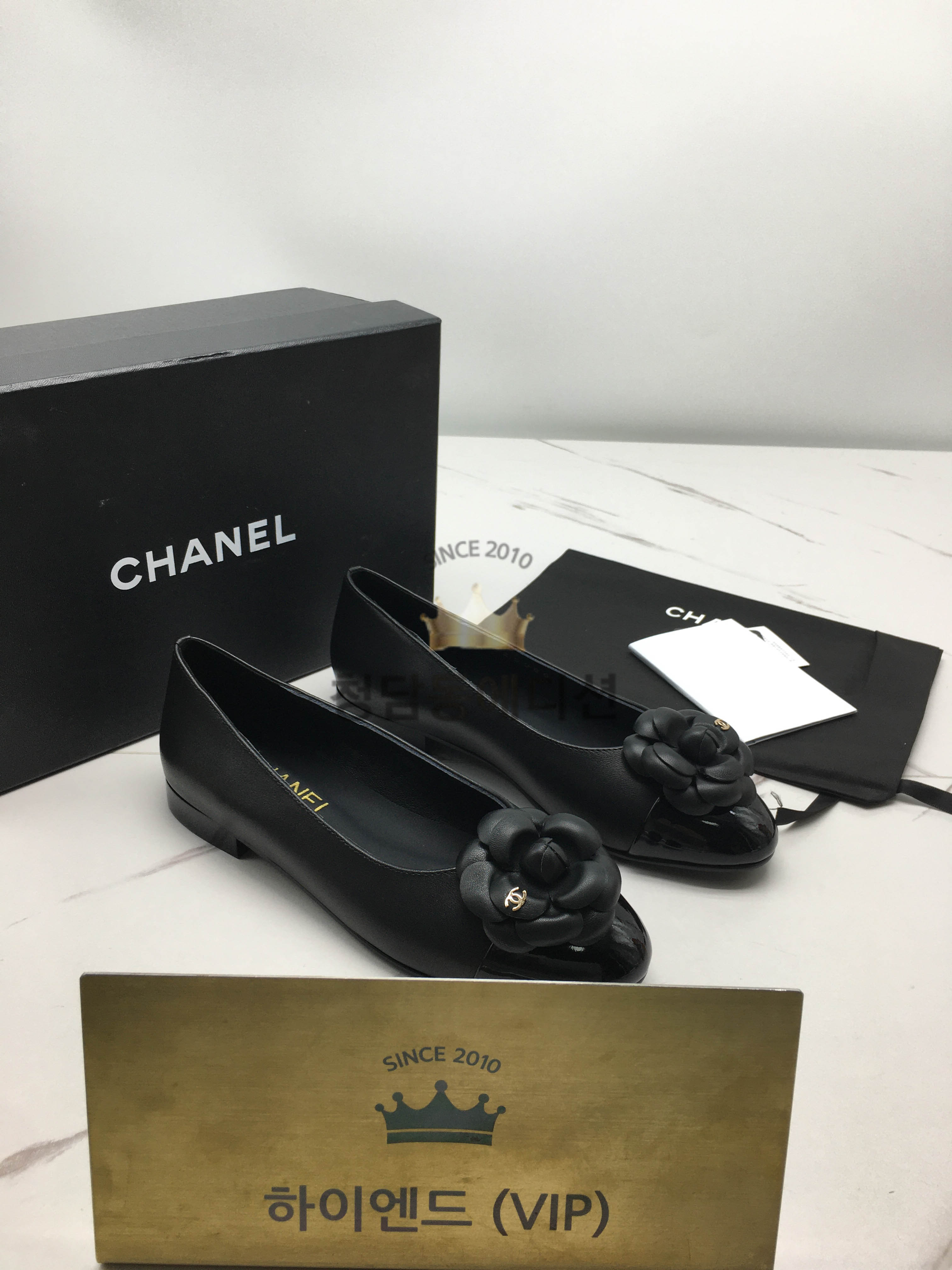샤넬 24시즌 동백 까멜리아 플랫슈즈