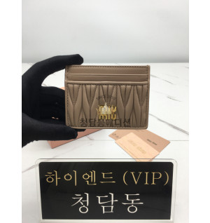 미우미우 마테라쎄 나파 가죽 카드 홀더 5MC076 (컬러 베이지)