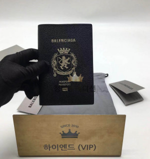발렌시아가 BLCG 남성 패스포트 홀더