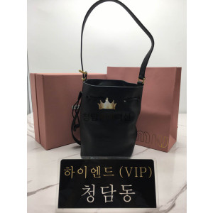 미우미우 가죽 버킷백 22.5cm