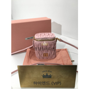 미우미우 마테라쎼 나파가죽 미니 파우치 숄더백 5NR018 (컬러 핑크)