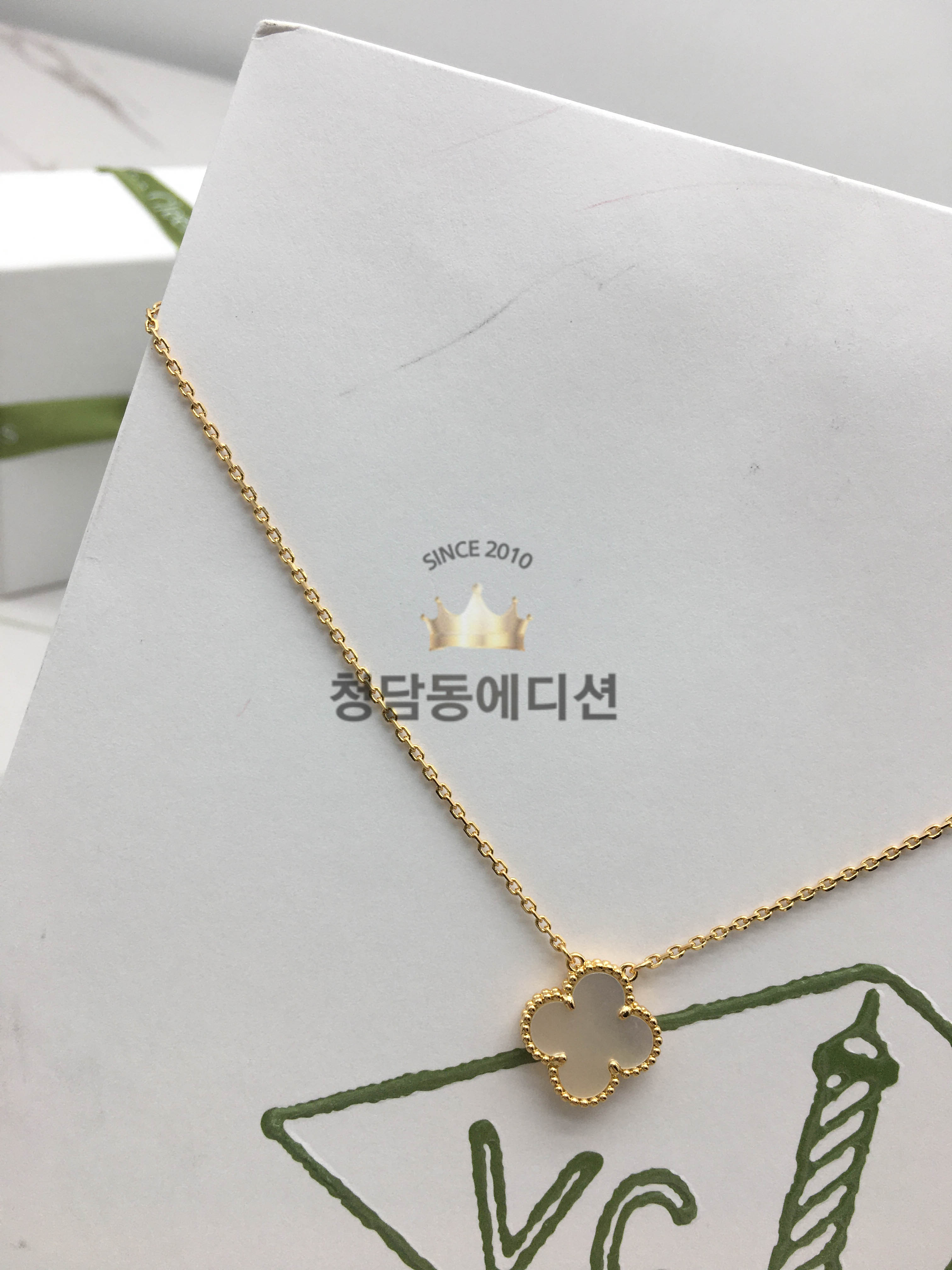 반클리프 매직 알함브라 목걸이 (V-gold소재) (빈티지) (컬러 화이트)