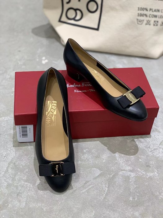페라가모 바라 네로 펌프스