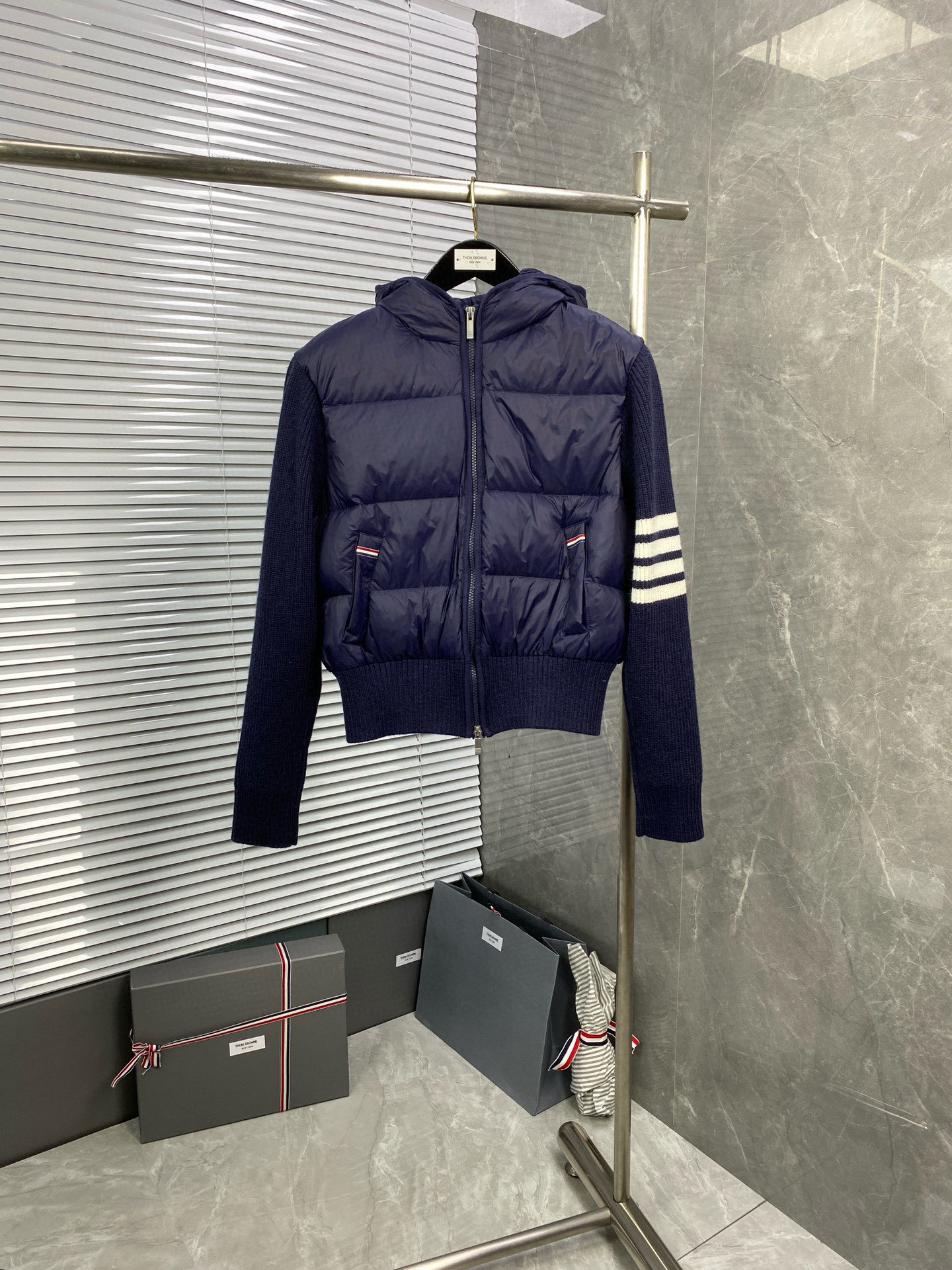 톰브라운 패딩 가디건 (네이비)