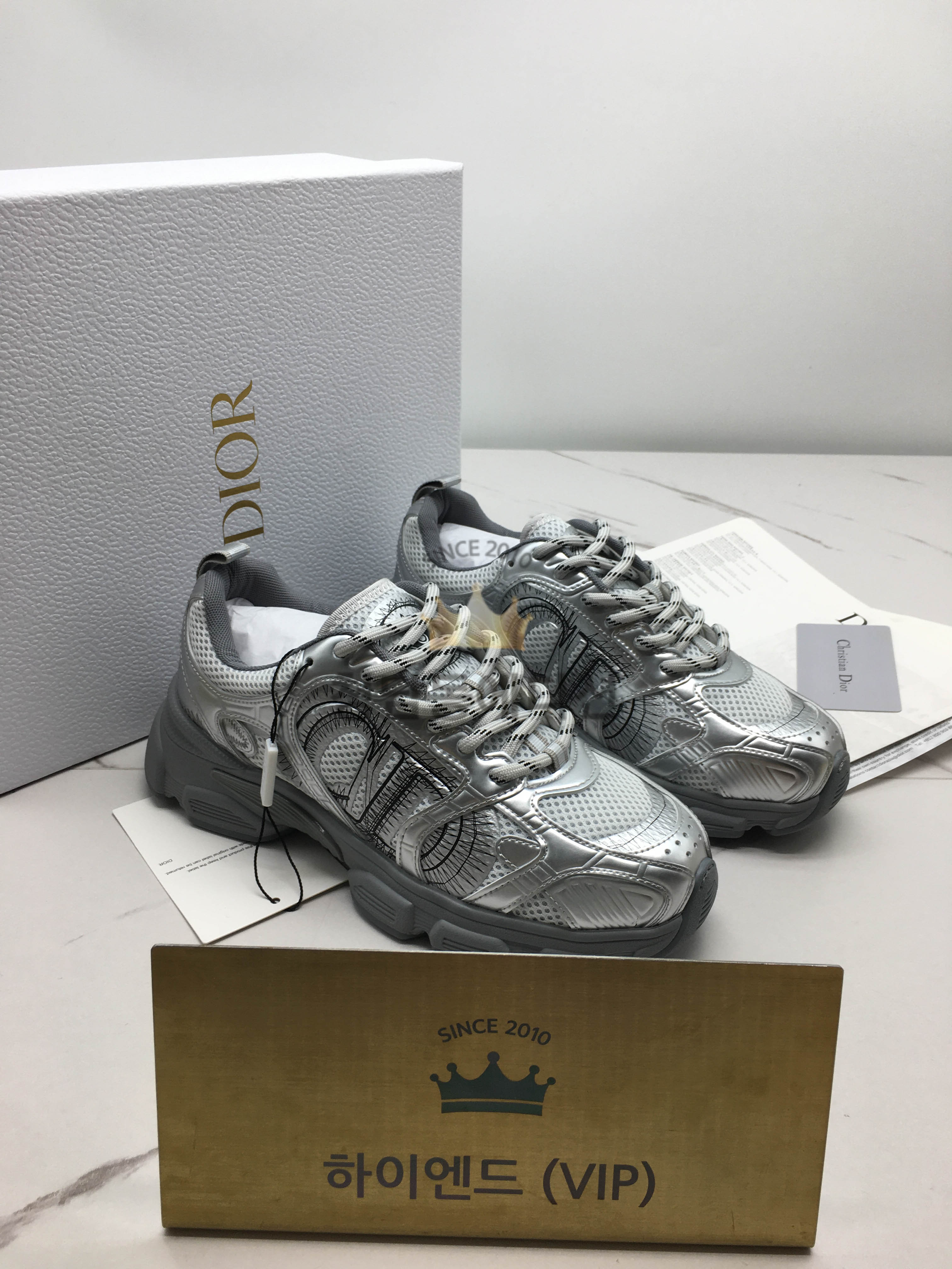 디올 크로노 스니커즈