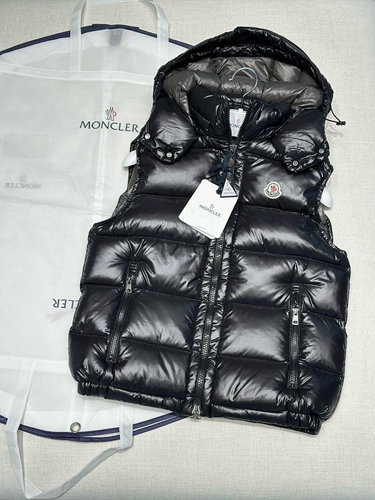 몽클레어 보메스 클래식 후드 베스트 (남성용) (컬러 블랙, 화이트)