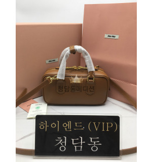 미우미우 아르카디 가죽백 레귤러 (renewal ver.)