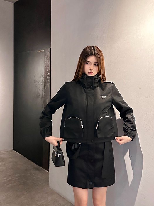 프라다 트라이앵글 로고 후드자켓