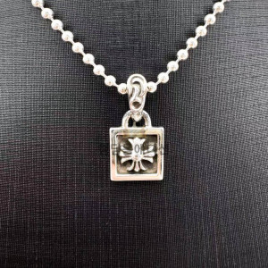 크롬하츠 ch 마티스 크로스 프레임 펜던트